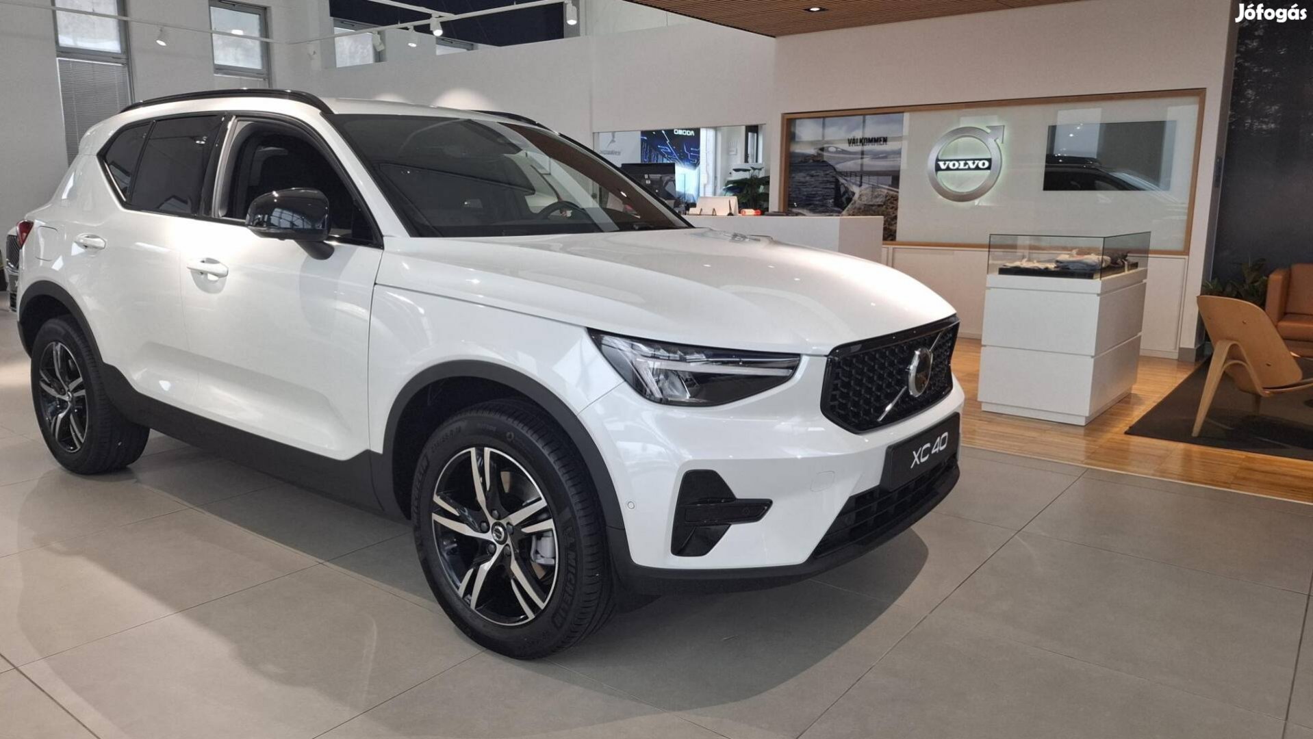 Volvo XC40 2.0 B4 Mhev Plus Dark DCT Bemutató